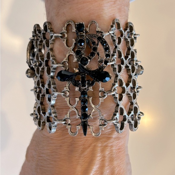 Filigree Metal & Black Crystal Cuff Bracelet - Picture 1 of 9